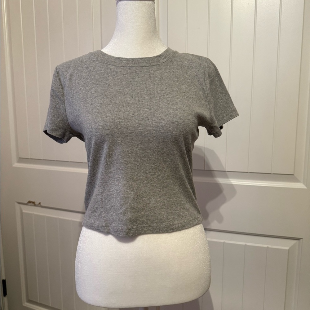 Hollister Classic Gray Women's cropped T-Shirt